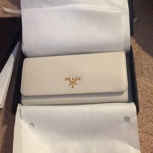 Mint Condition white and gold Parda Wallet